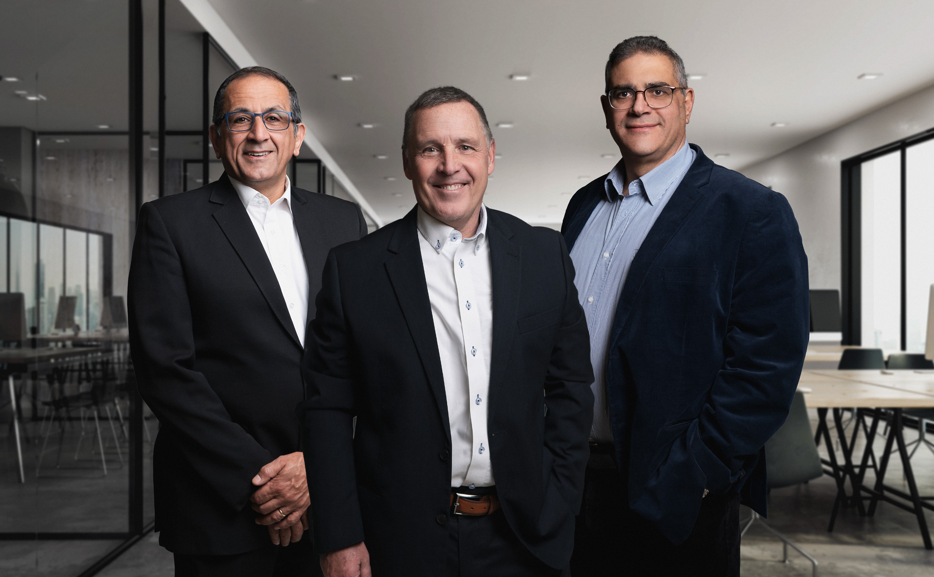 Internationales Vertriebsteam von LVL technologies in den Büroräumen des Unternehmens